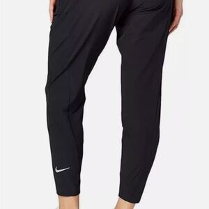 Nike Women's Black Essential 7/8 Athletic Pants